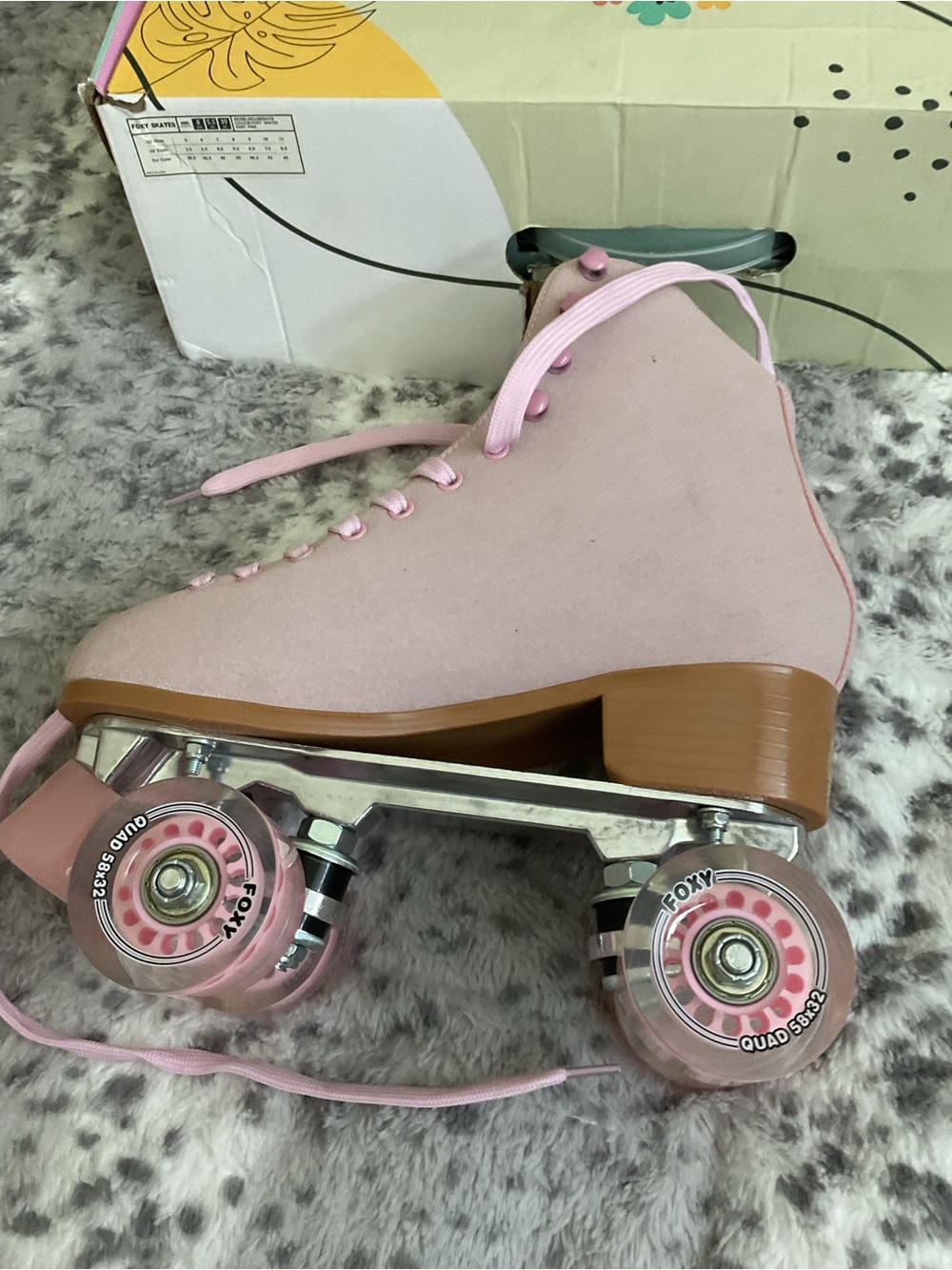 New Pink Suede Classic Quad Roller Skate - Picture 4 of 8